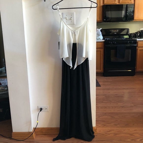 Flowy Maxi Dress - Picture 2 of 4